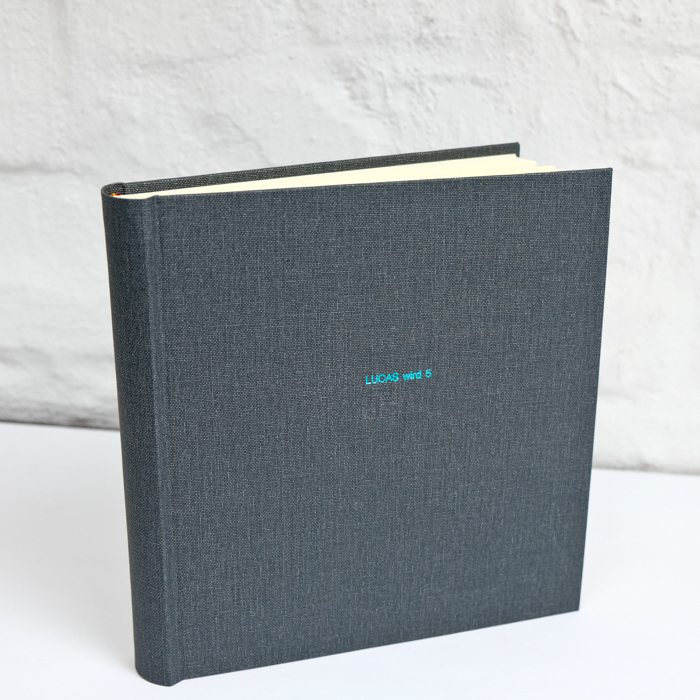 Kinderalbum in Pfeffer was sehr lebendig aussieht und robust ist